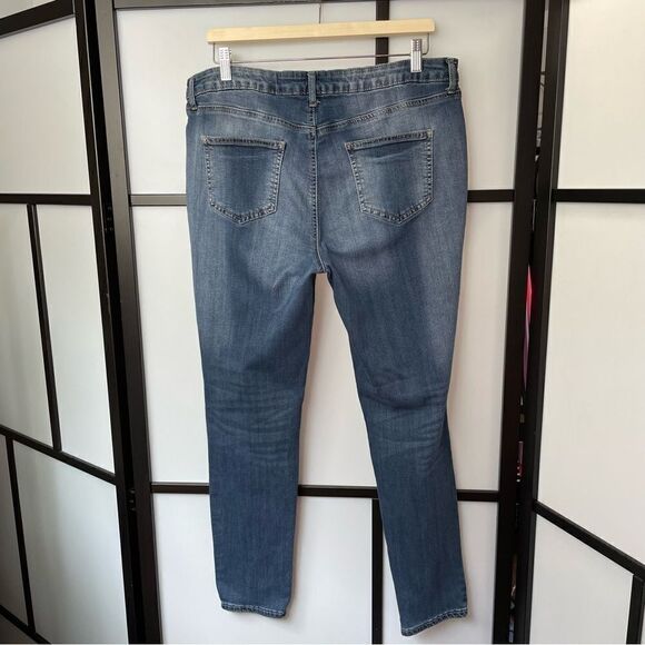 [14] Faded Glory Straight Leg Mid Rise Medium Wash Denim Jean Women’s - Picture 6 of 14